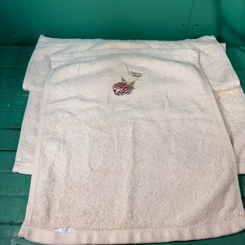 Luxurious Cream and Red Floral Hand Towel Set